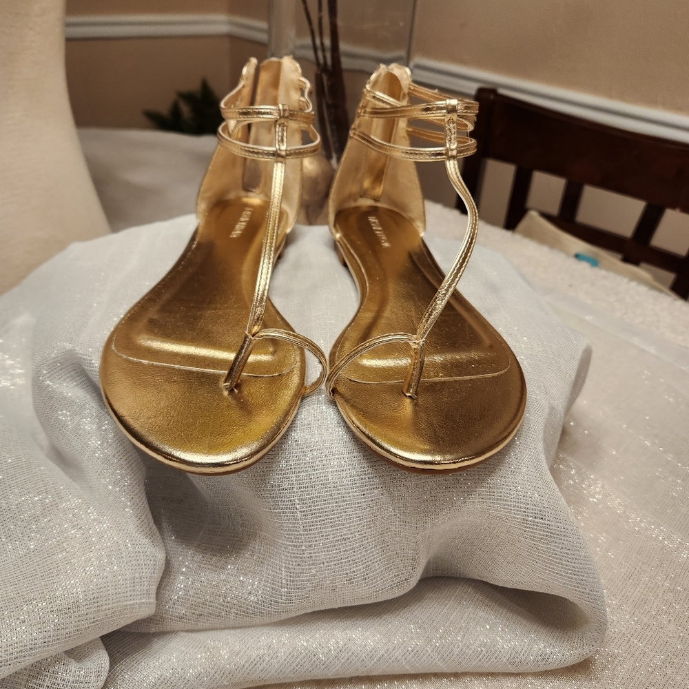 Gold flat